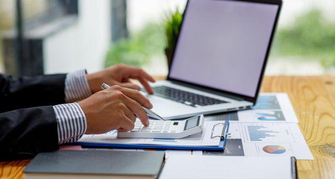 Pacific Edge (ASX:PEB) Falls 11.11% Amid Healthcare Sector Weakness and Revenue Pressures