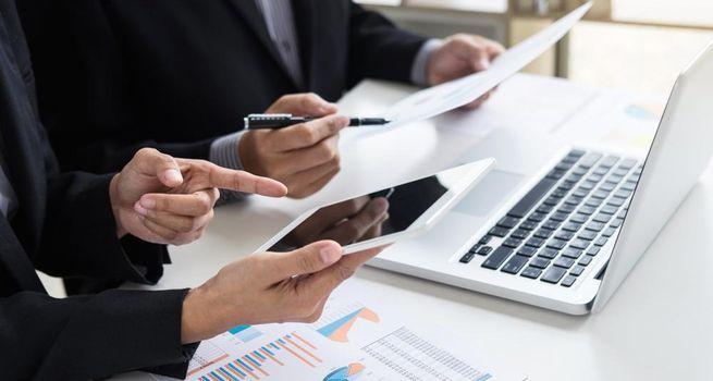 ASX Dividend Radar: Banks, Energy, and Infrastructure Stocks in Focus