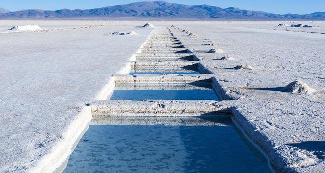 Australian Lithium Stocks Slide as Citi Slashes Price Targets Amid U.S. Tariff Concerns