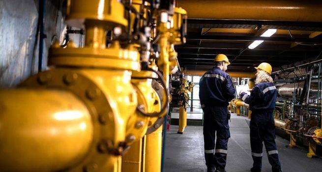 Macquarie Downgrades Viva Energy (ASX: VEA) and Ampol (ASX: ALD) Due to US Tariffs Impact