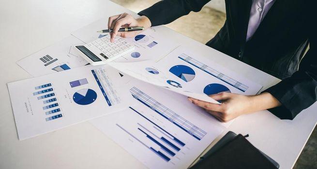 Telstra Group Ltd (ASX: TLS) Dips 0.2% Amid InfraCo CEO Transition Despite ASX 200 Gain