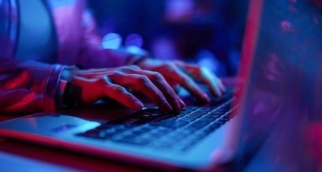 Xero (ASX:XRO) Shares Crash 13% in Tech Selloff—Broker Urges Hold