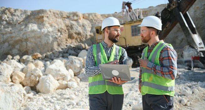 This ASX Mining Giant Falls 4% Today: Macquarie Issues Neutral Rating