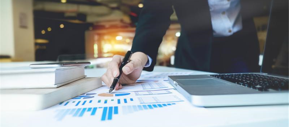 2 Listed Investment Stocks with Value and Growth - MGG, WAM