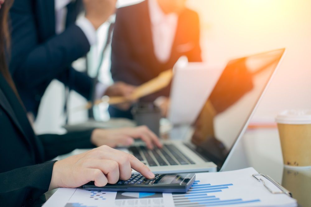 Buy, Sell on These 2 Small-Cap Stocks – SGH, AGI 