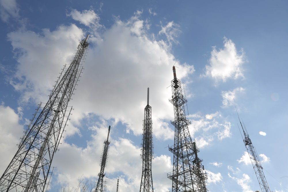 Should Investors Buy these 2 Communication Stocks-SLC, 5GN