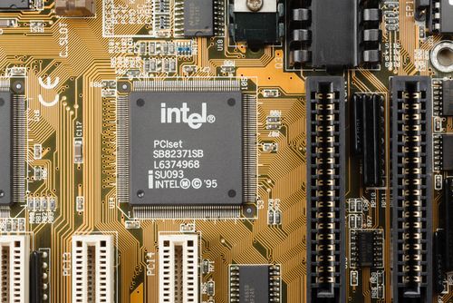 Should You Buy This NASDAQ-Listed Technology Major – INTC