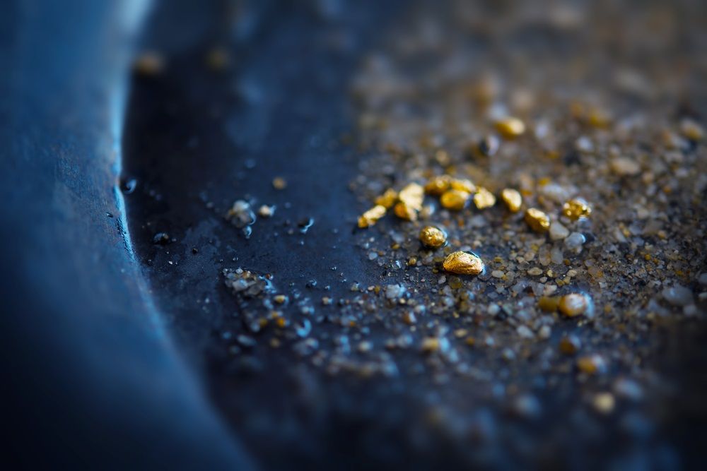 How Should Investors Perceive this Gold Stock- EVN?