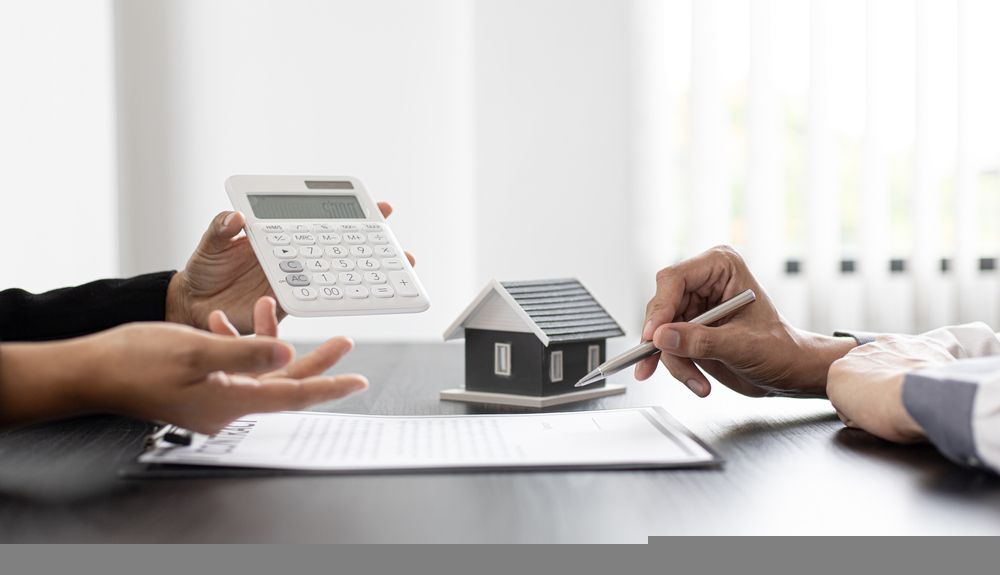 How are Investors Perceiving this Real Estate and Investment Stock - LLC