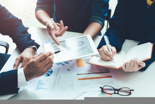 One Industrial Stock is Trading Around its 52-Week High - REH