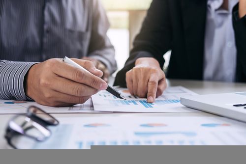 One FinTech Stock Trading Near Resistance Levels – SZL