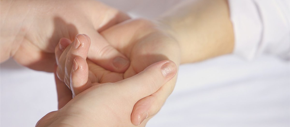 2 Healthcare Stocks to look at - HLS, IBX